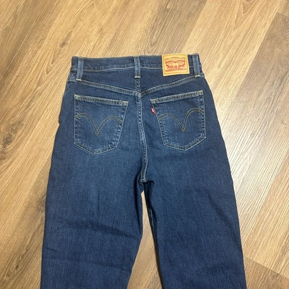 Levi's high waisted mom jean dark wash denim jeans size 27‎
